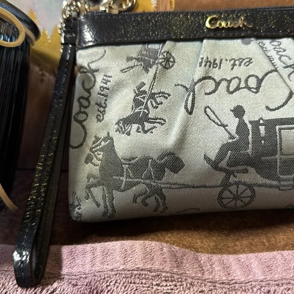 Vintage COACH perfect pre-loved condition wristlet. Two-tone blue with silver.